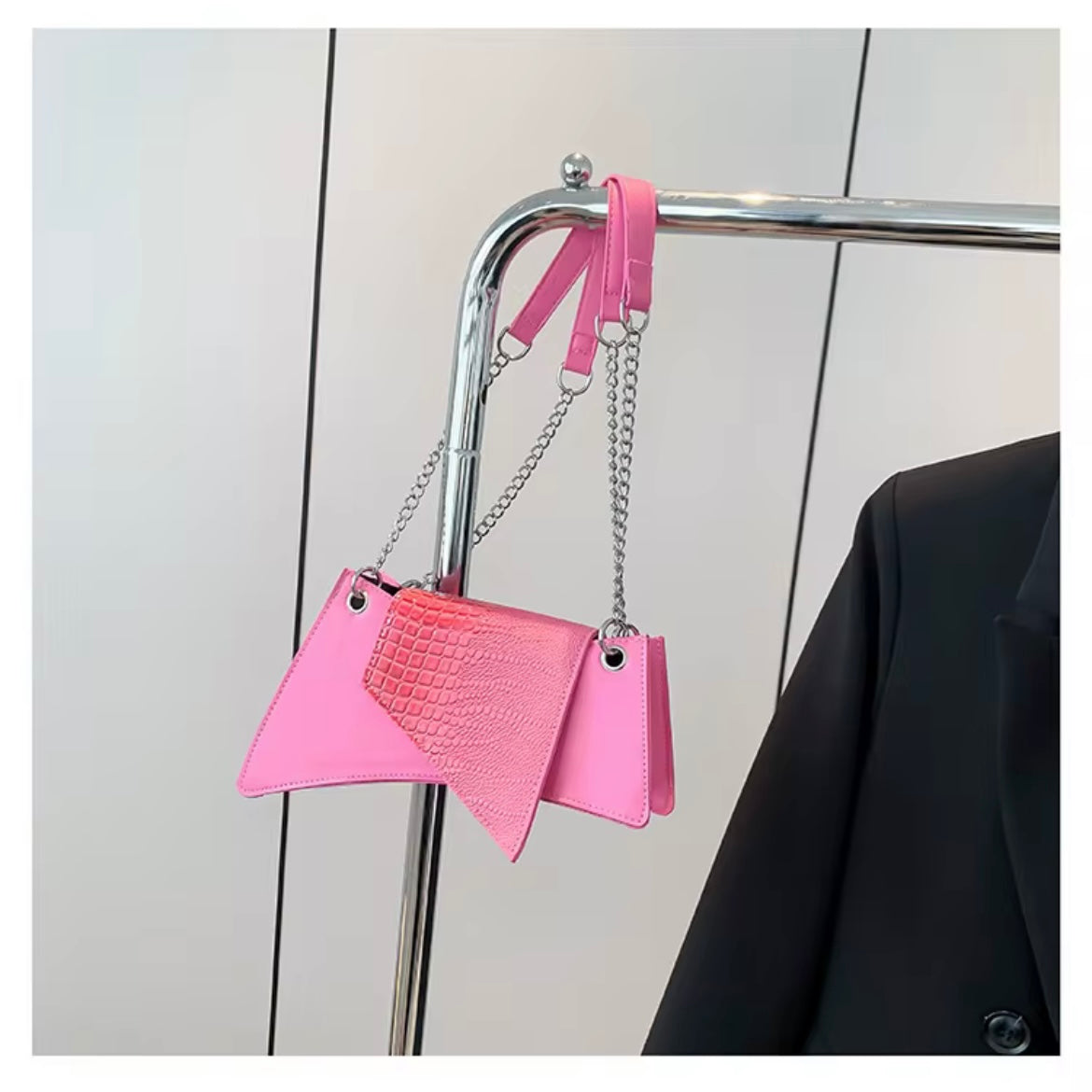 Ketten-Handtasche Riviera — Umhängetasche aus PU im schicken Urban-Style, vom Strand auf die Terrasse