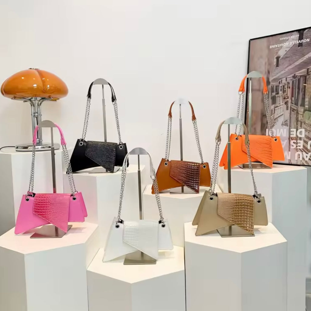 Ketten-Handtasche Riviera — Umhängetasche aus PU im schicken Urban-Style, vom Strand auf die Terrasse